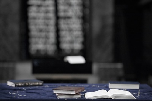 תפילות במניין בבתי כנסת בתקופת מגפת הקורונה