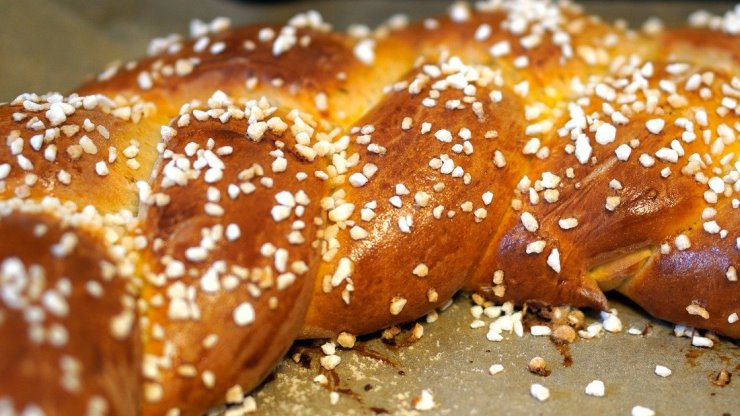  איזו עיסה חייבת בחלה (ספר מהלכות הארץ) 